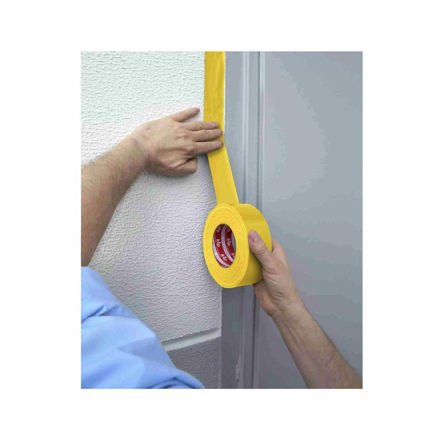 KIP 358 Betonband Gewebeband, 44 mm × 50 m – Anwendung: Gewebeband an der Türzarge abkleben