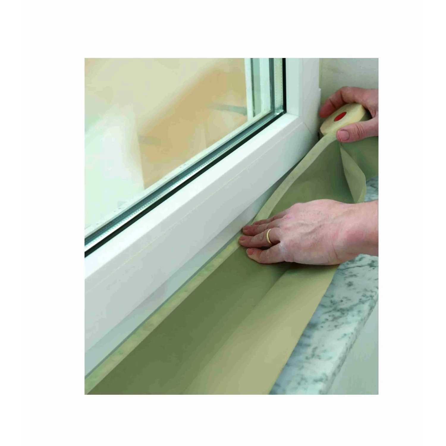 KIP 334 Feinkrepp-Masker Abdeckpapier, 180 mm × 25 m – Anwendung: Fensterbank mit Papier abdecken